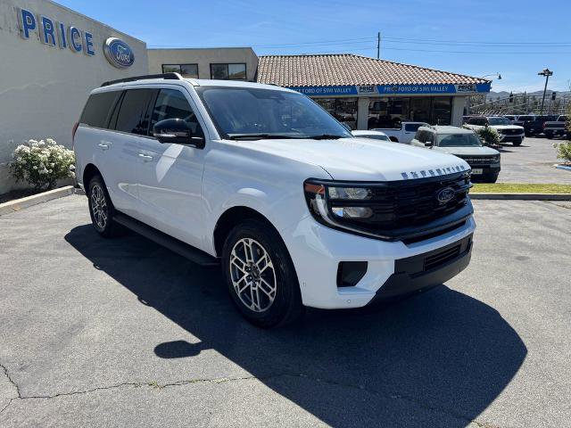 Certified 2025 Ford Expedition Active AWD/4WD image 5