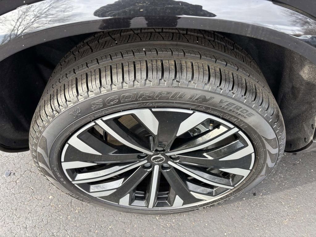 New 2026 Volvo XC90 B6 Plus w/ Protection Package Premier image 10