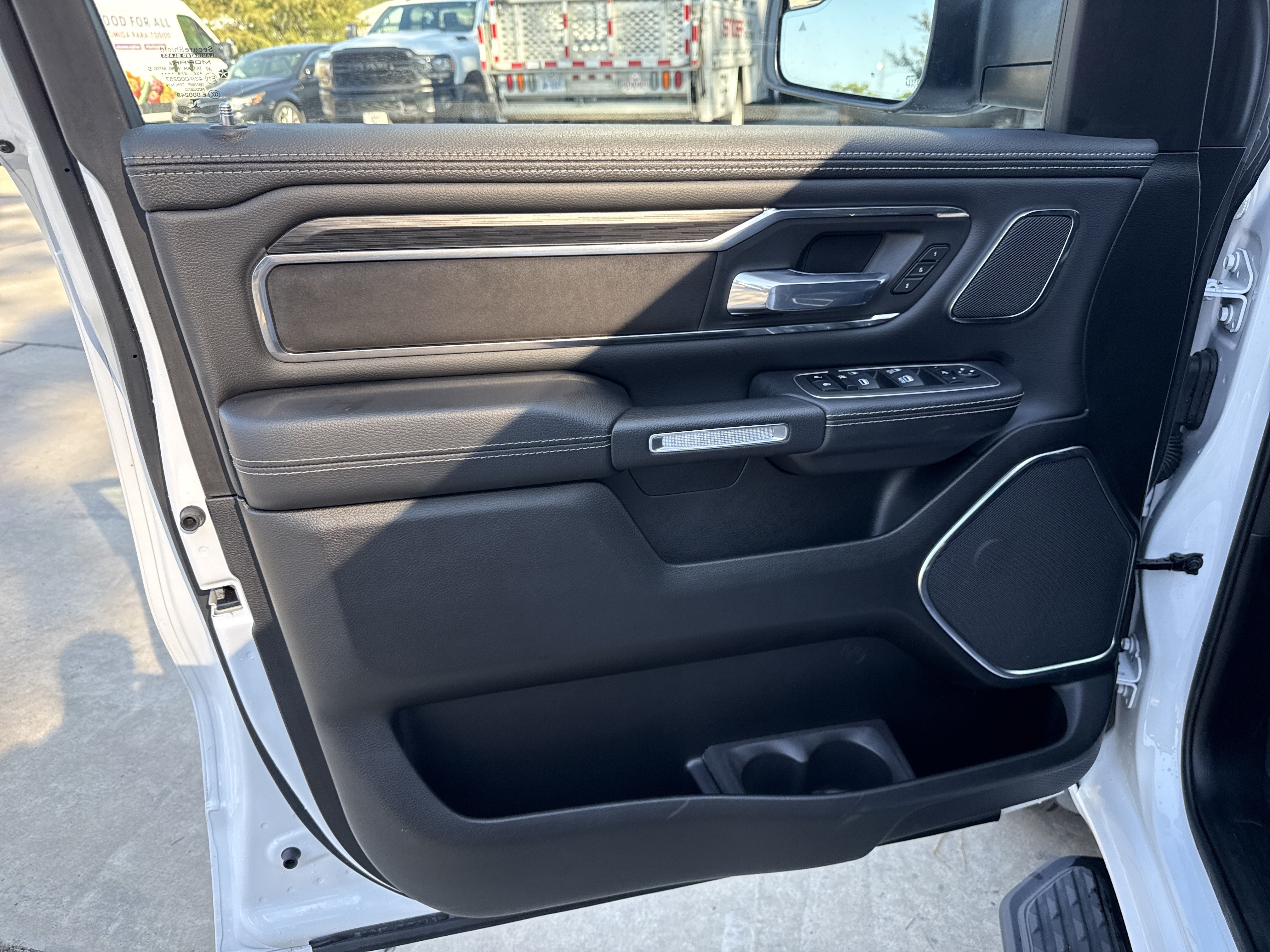 Used 2024 RAM 1500 Laramie AWD/4WD image 13