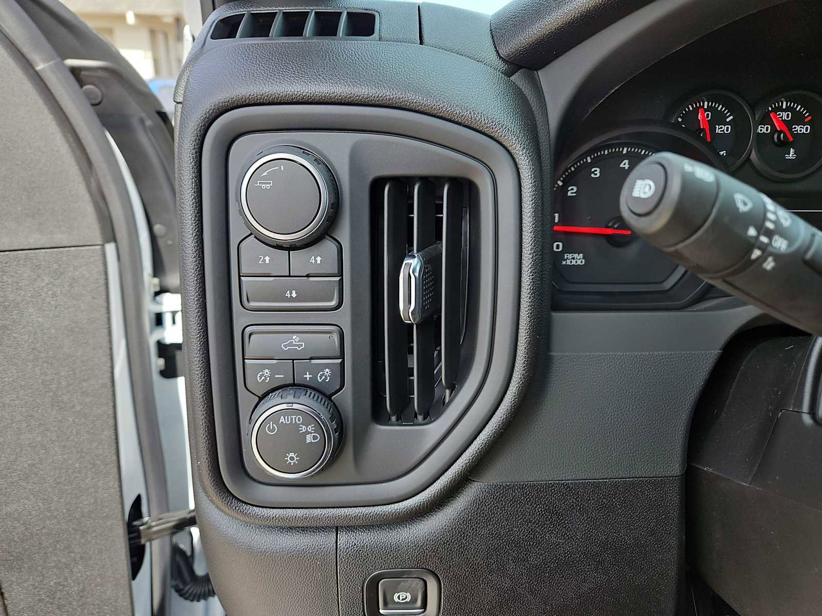 Used 2025 Chevrolet Silverado 2500 Custom w/ Custom Convenience Package image 19