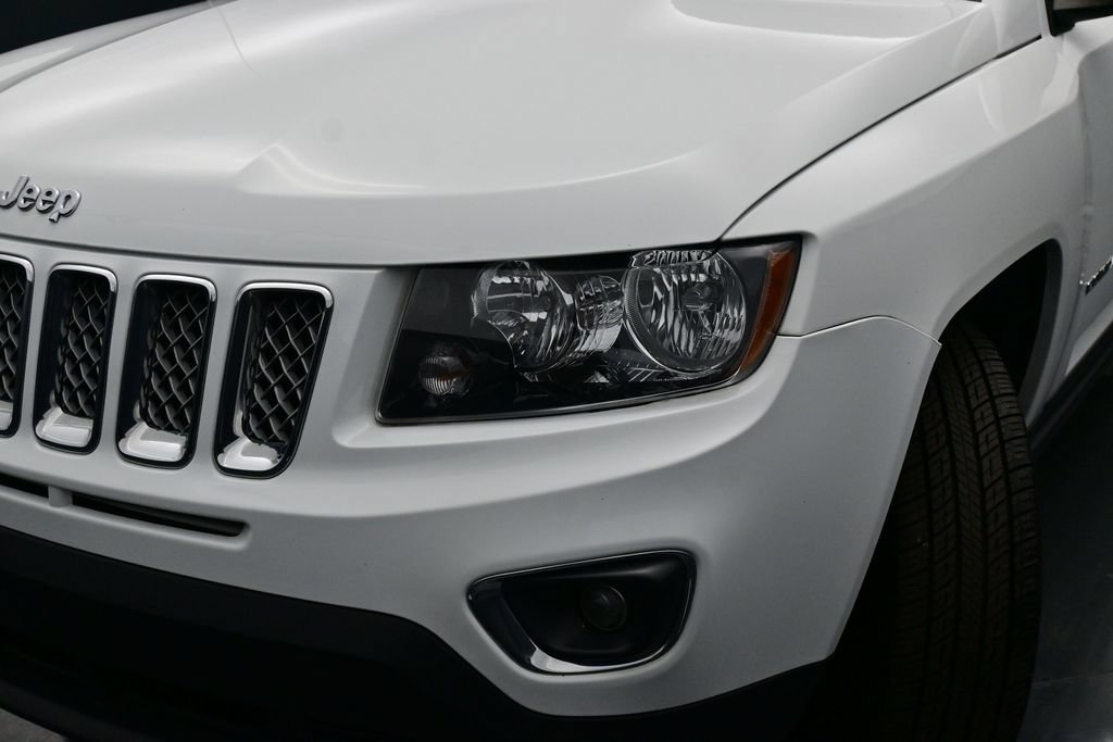 Used 2017 Jeep Compass High Altitude FWD image 39