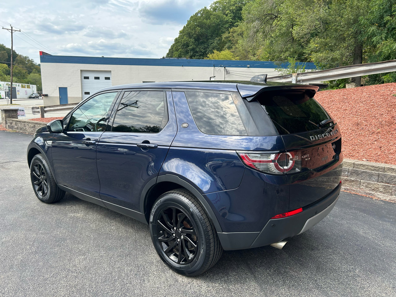 Used 2017 Land Rover Discovery Sport HSE image 3