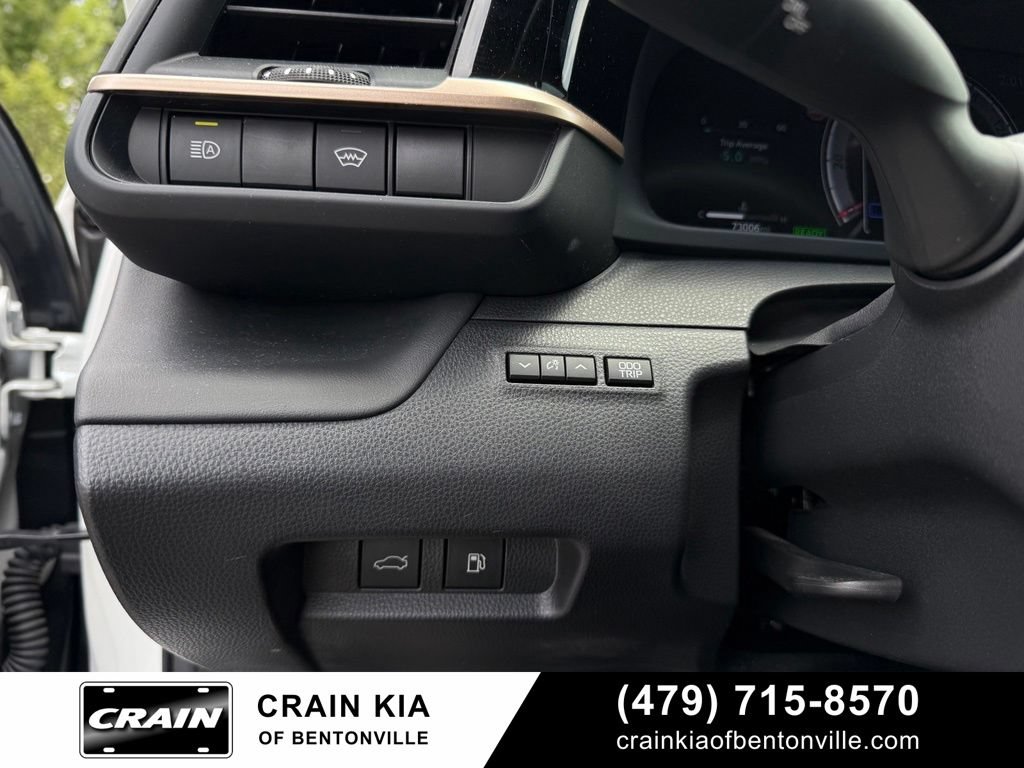 Used 2023 Toyota Crown AWD/4WD image 12