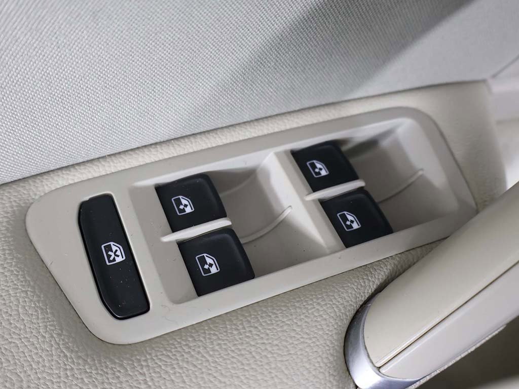 Used 2019 Volkswagen Golf S image 35