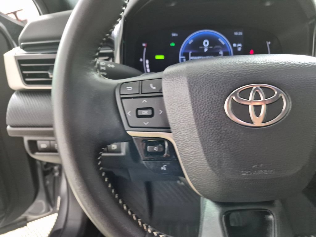 Used 2025 Toyota Camry SE w/ Convenience Package FWD image 14