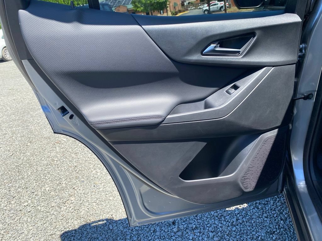 New 2026 Chevrolet Equinox LT w/ Convenience Package II FWD image 16