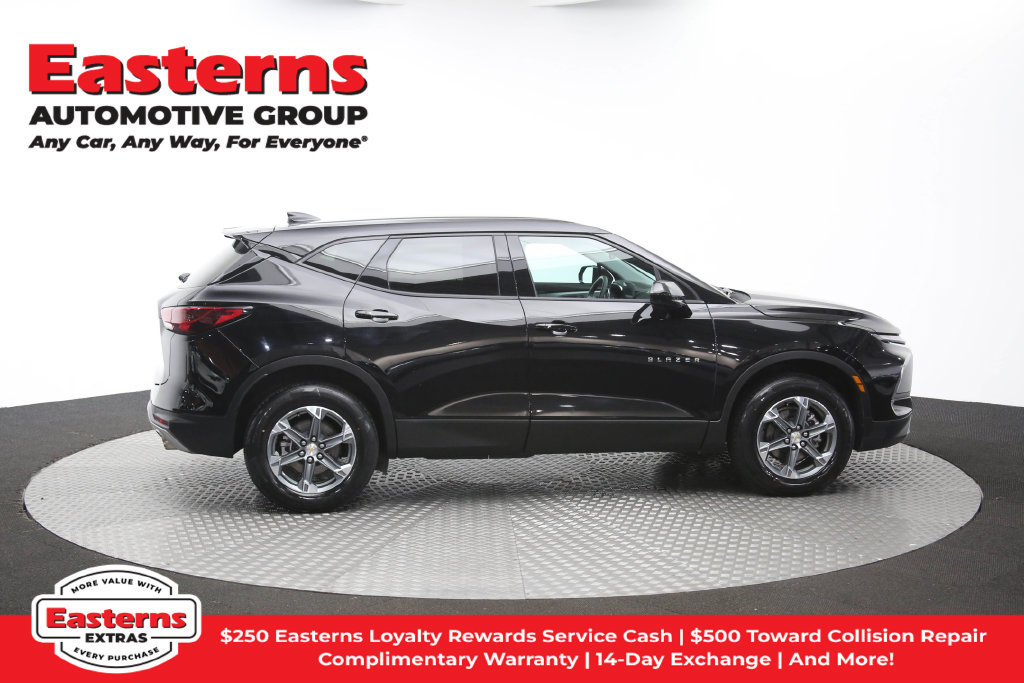 Used 2025 Chevrolet Blazer LT FWD image 47