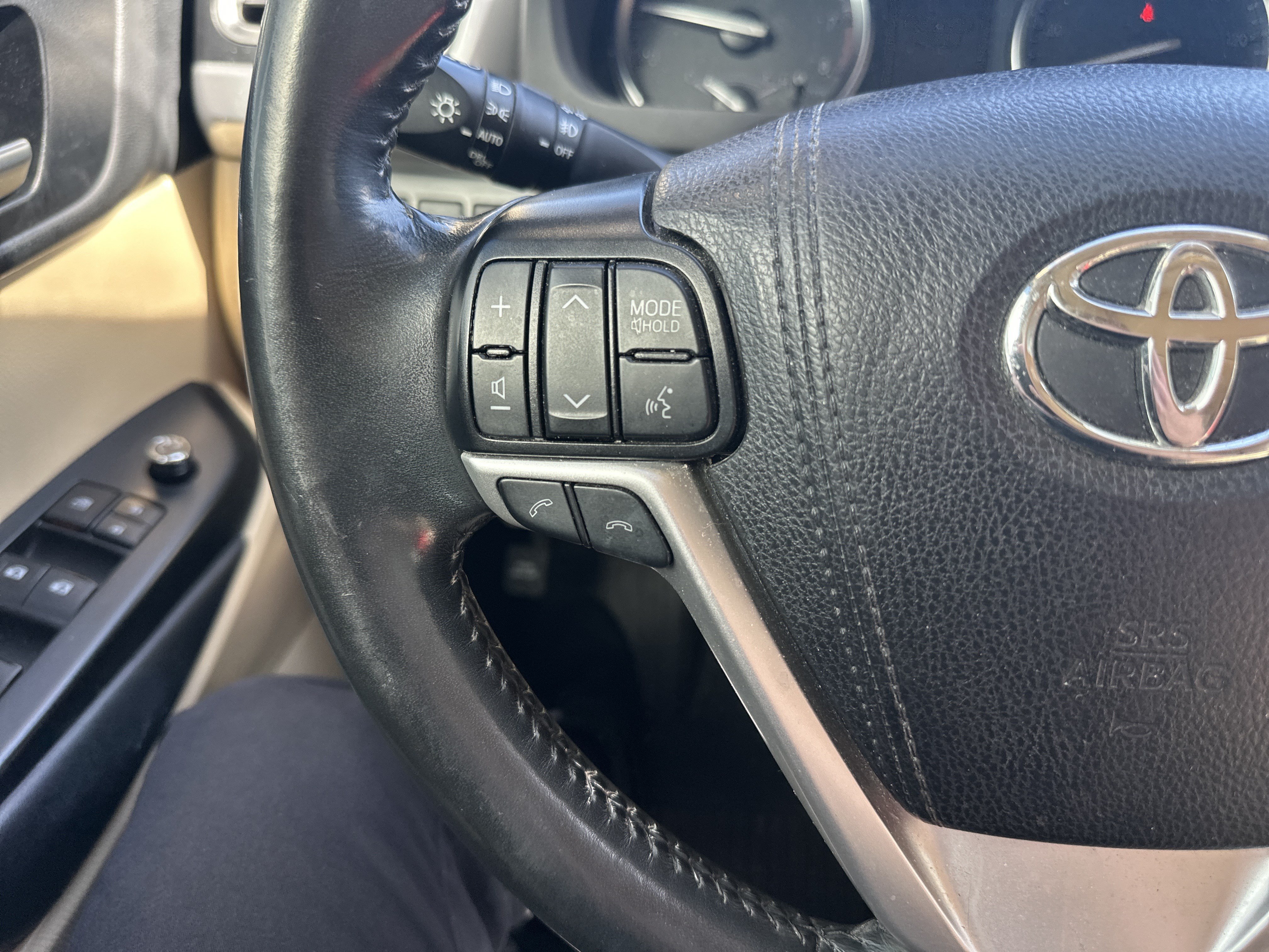 Used 2019 Toyota Highlander XLE AWD/4WD image 18