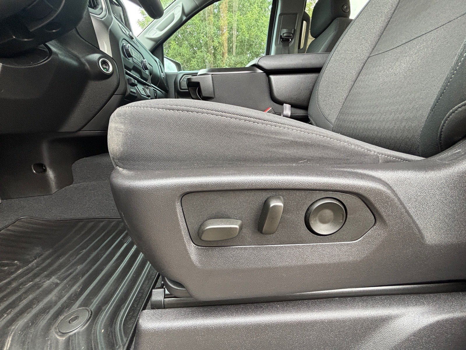Used 2024 Chevrolet Silverado 1500 Custom w/ Turbomax Blackout Package AWD/4WD image 26