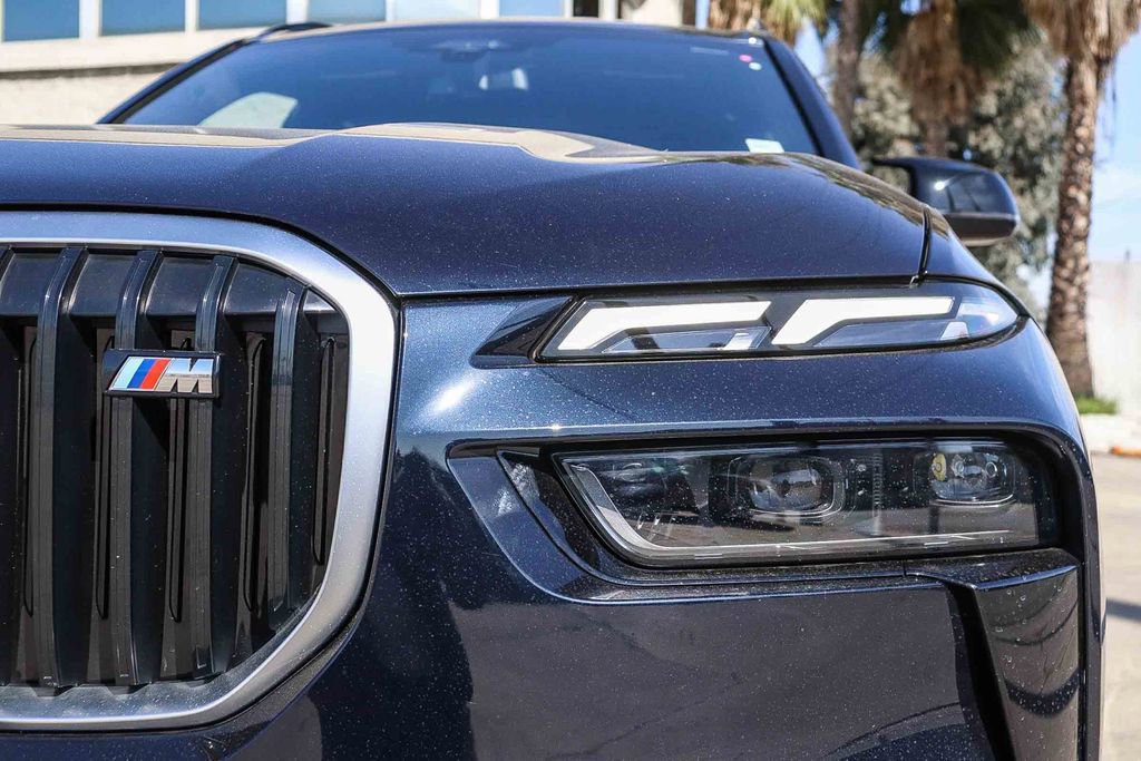 Used 2024 BMW X7 M60i image 8