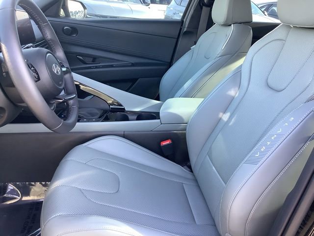 Certified 2025 Hyundai Elantra Limited image 18