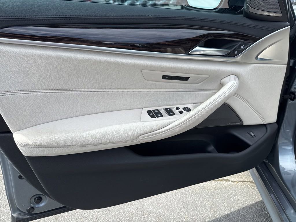 Used 2017 BMW 540i RWD image 14