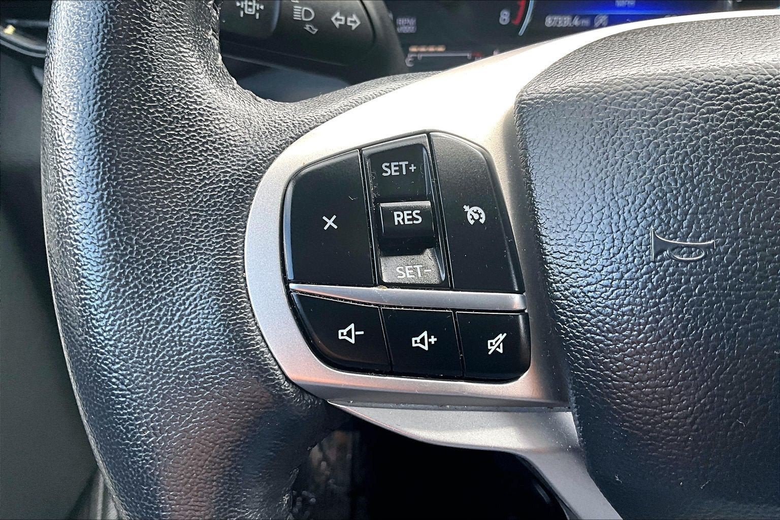 Used 2023 Ford Explorer XLT AWD/4WD image 16