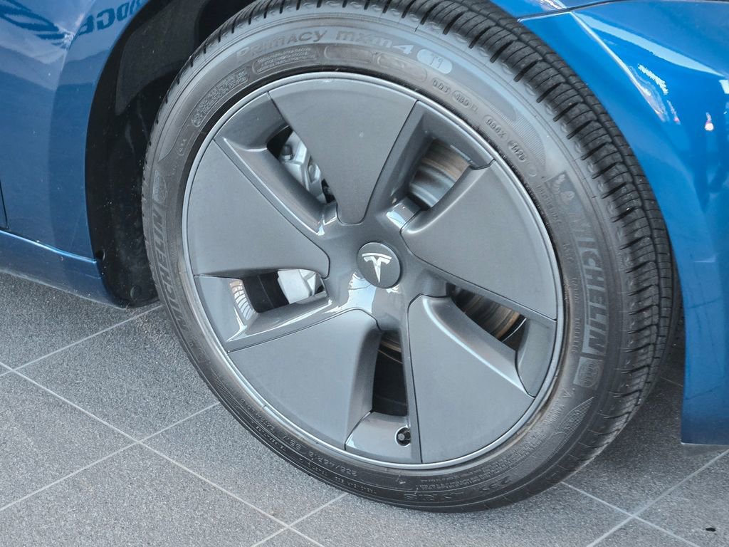 Used 2023 Tesla Model 3 Standard Range image 5