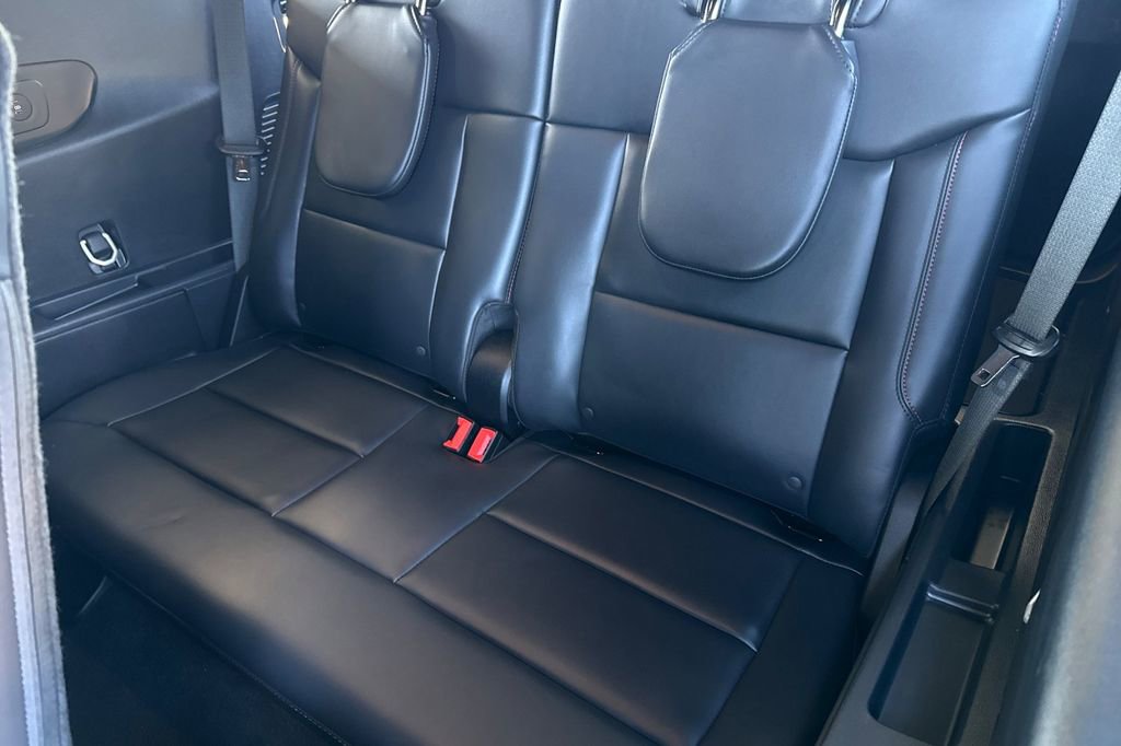 Used 2025 Ford Explorer ST-Line image 23