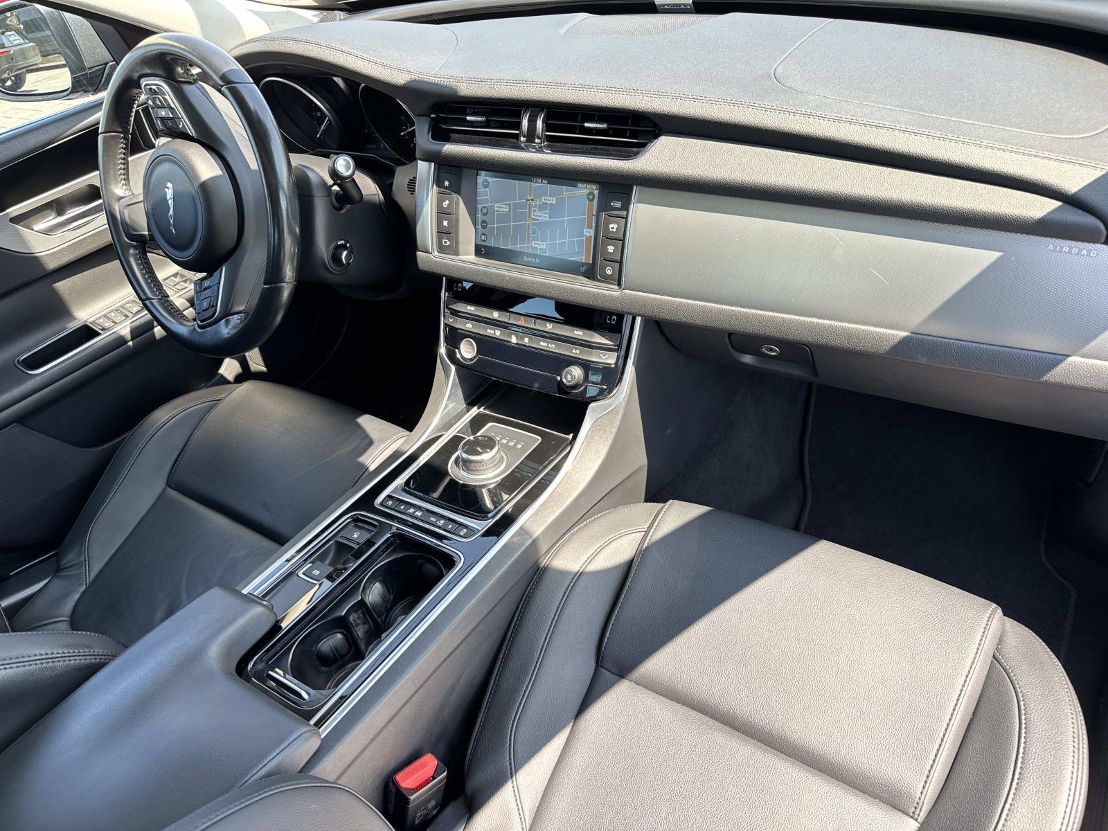 Used 2017 Jaguar XF Premium RWD image 13