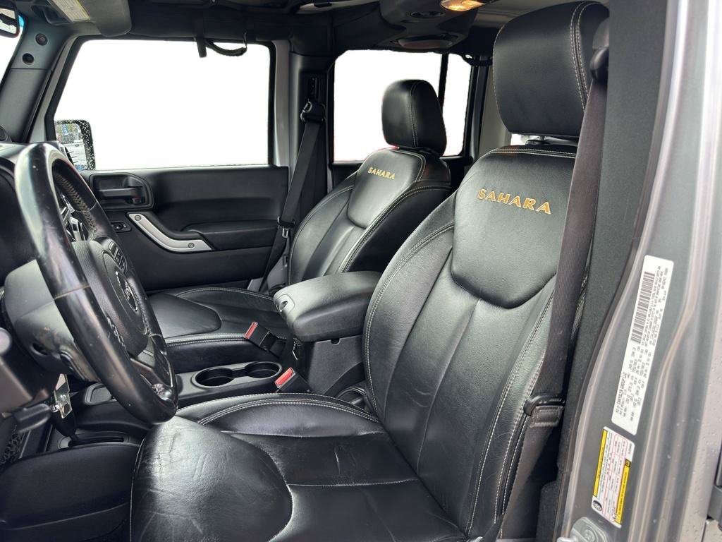 Used 2014 Jeep Wrangler Unlimited Sahara w/ Connectivity Group AWD/4WD image 6