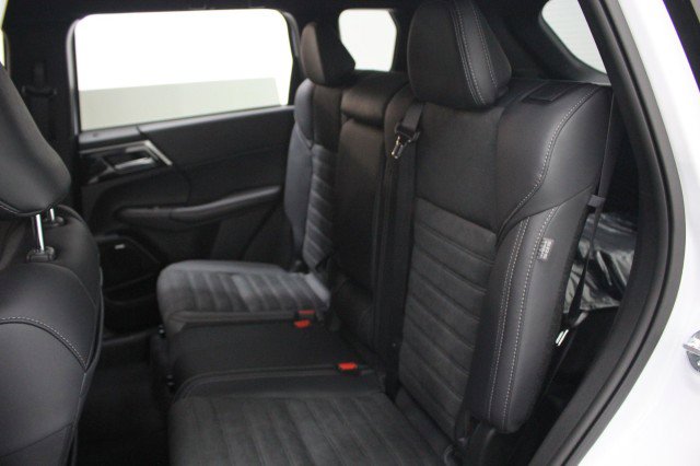New 2026 Mitsubishi Outlander LE FWD image 25