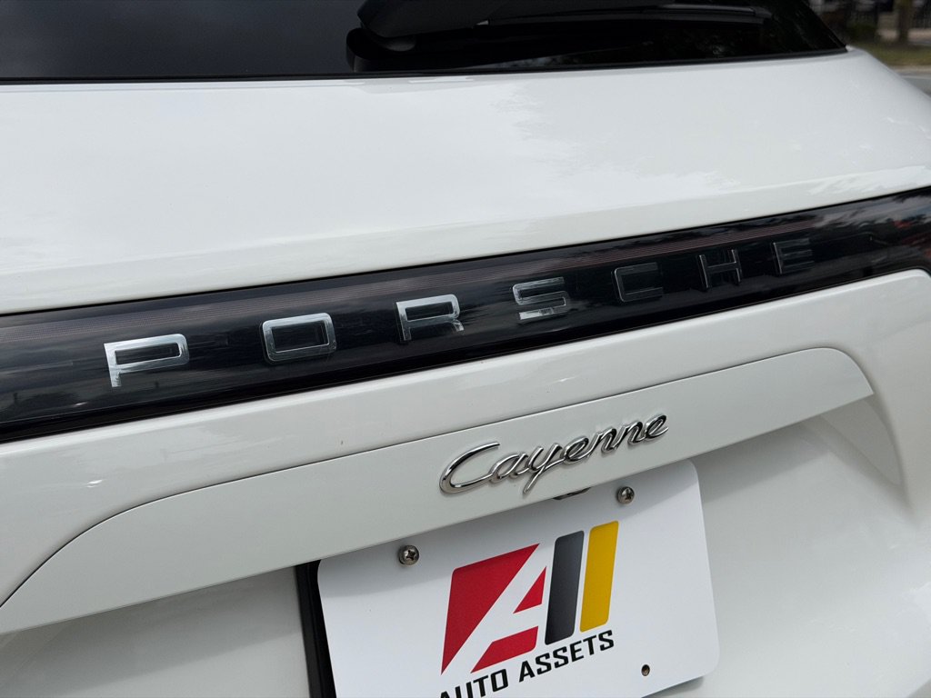 Used 2023 Porsche Cayenne AWD/4WD image 10