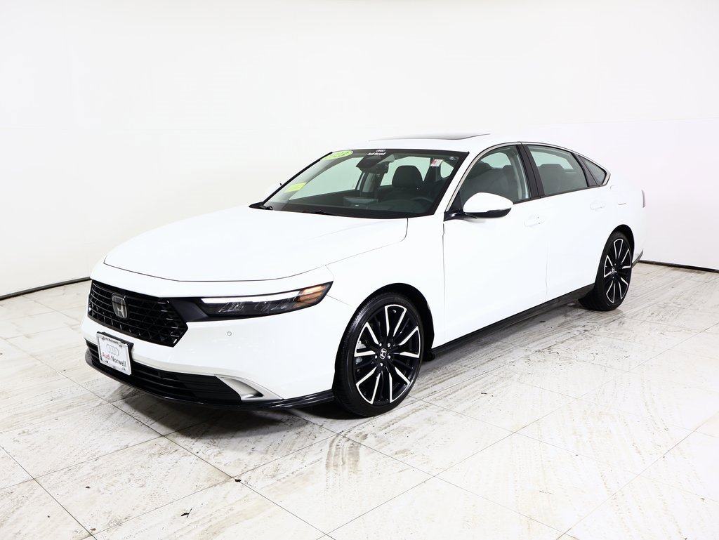 Used 2023 Honda Accord Touring image 11