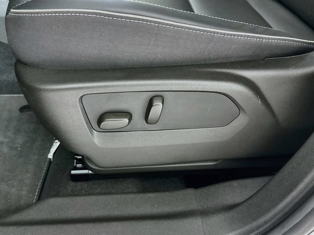 Used 2022 Buick Envision Essence w/ Technology Package I AWD/4WD image 22