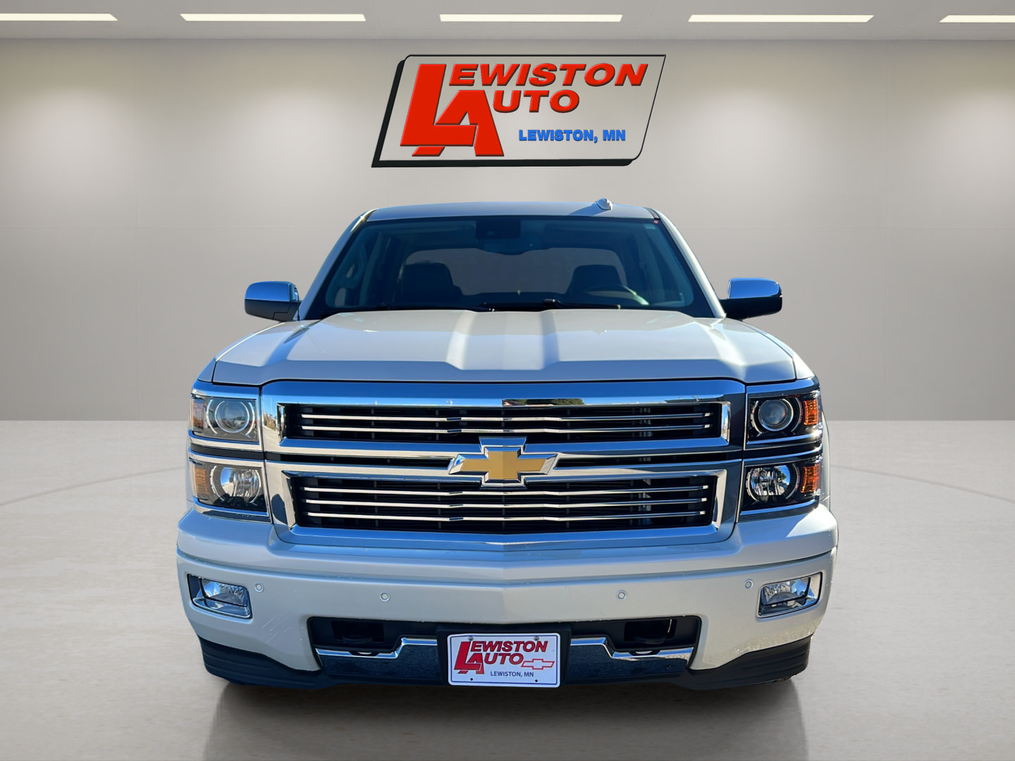 Used 2015 Chevrolet Silverado 1500 High Country w/ High Country Premium Package AWD/4WD image 9