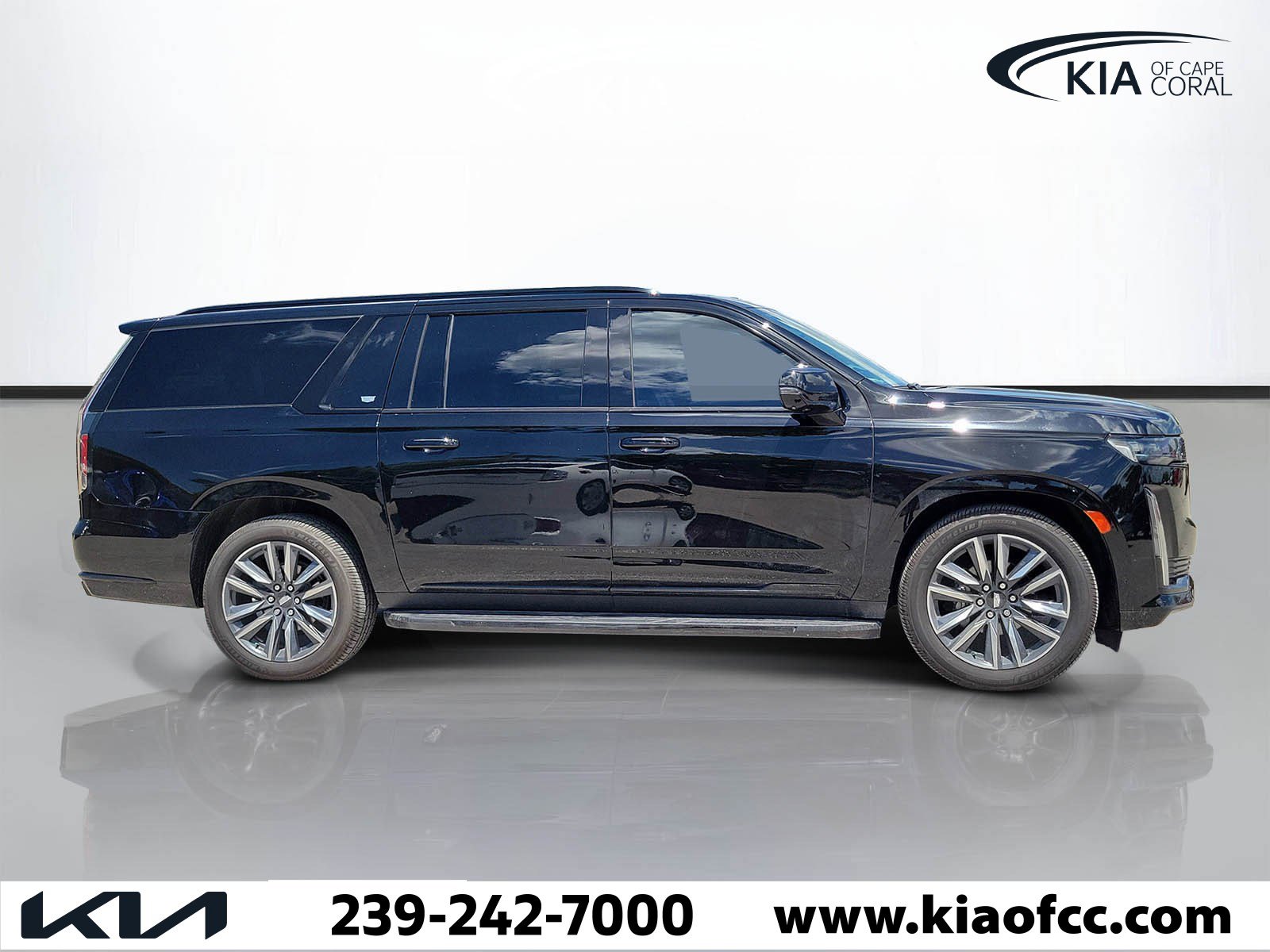 Used 2022 Cadillac Escalade ESV Sport w/ Touring Package RWD image 3