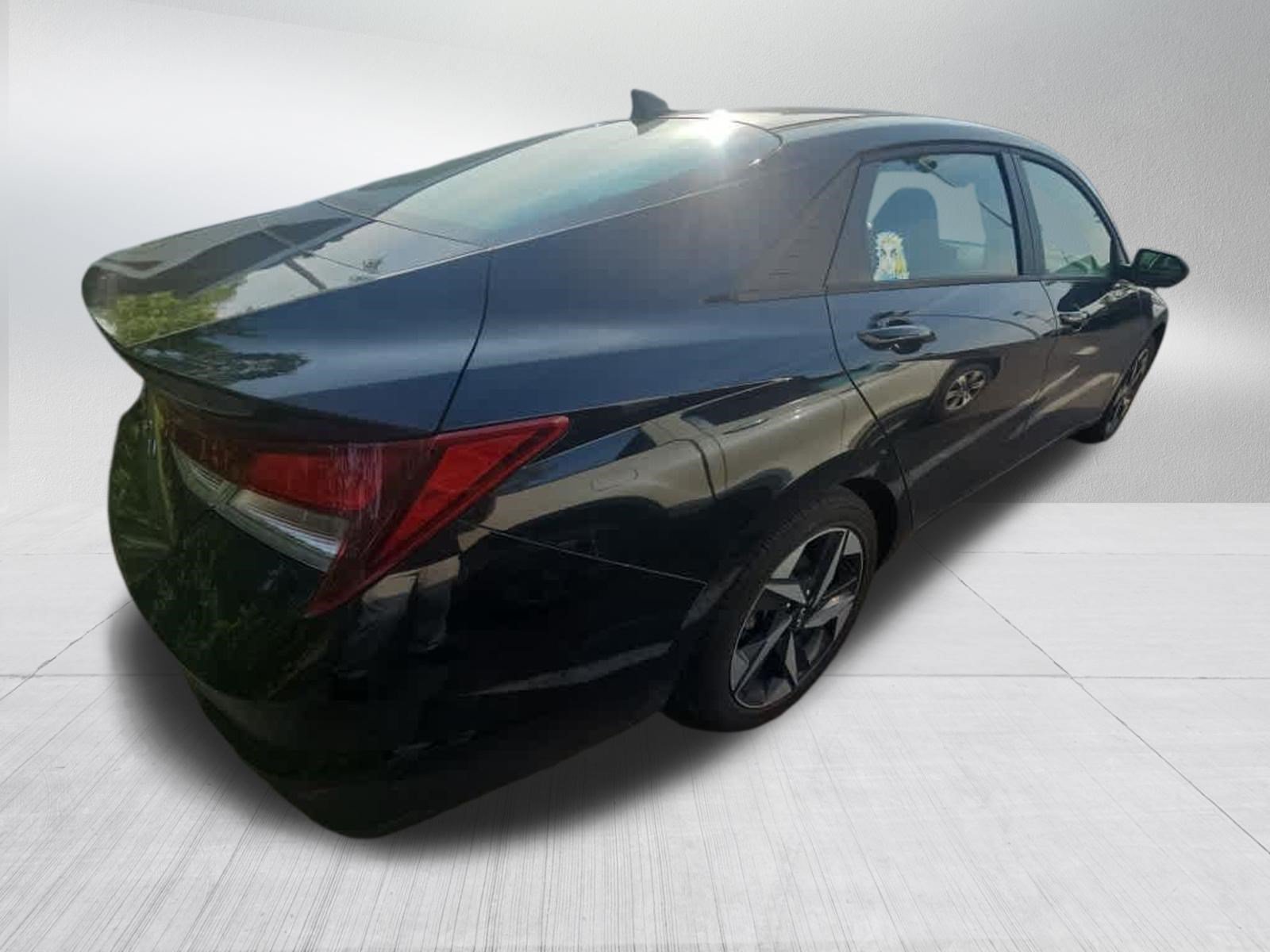 Used 2023 Hyundai Elantra SEL w/ Convenience Package FWD image 4