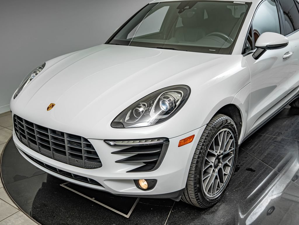 Used 2018 Porsche Macan AWD/4WD image 17