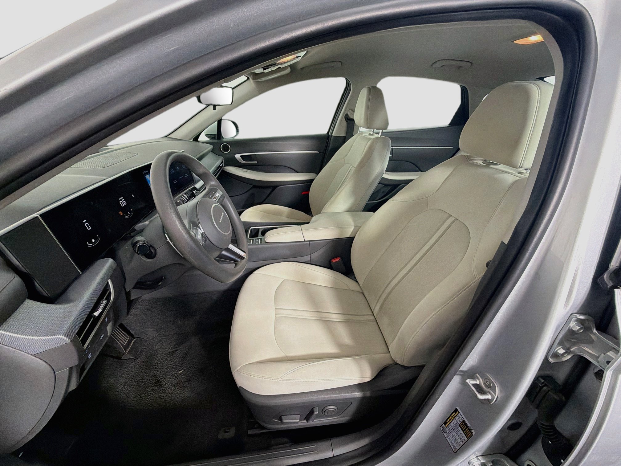 Used 2025 Hyundai Sonata SEL FWD image 13