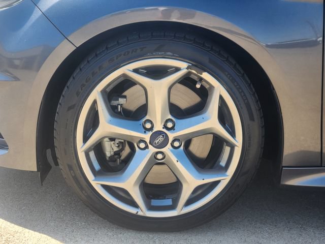 Used 2017 Ford Focus ST FWD image 9