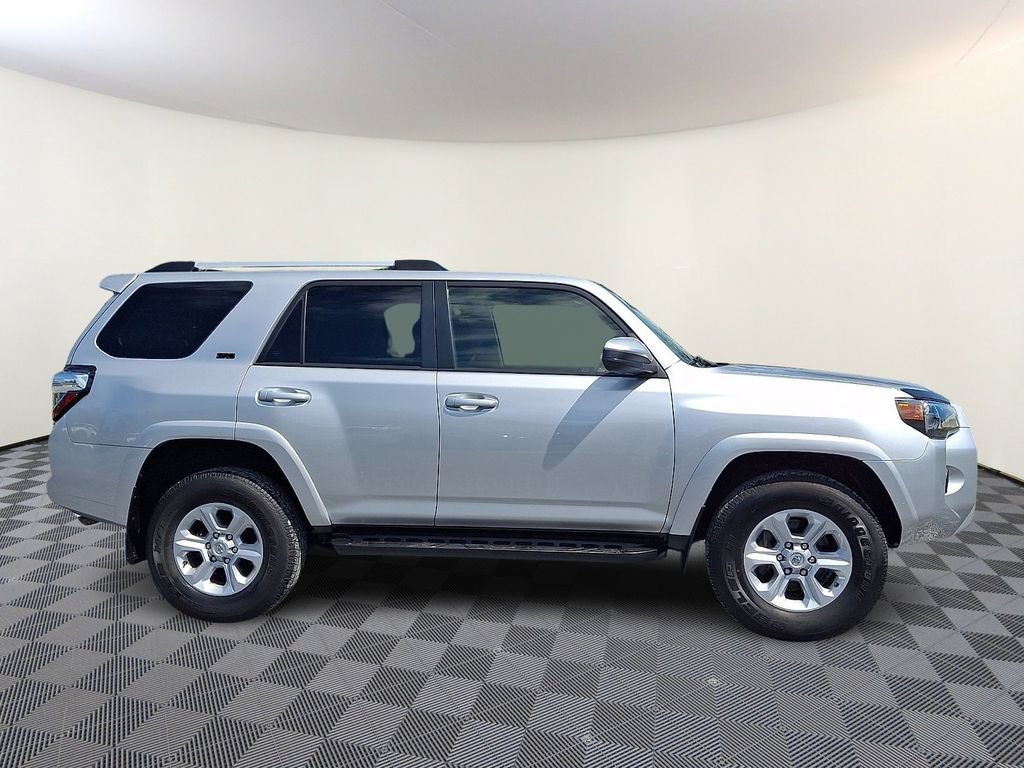 Used 2022 Toyota 4Runner SR5 AWD/4WD image 10