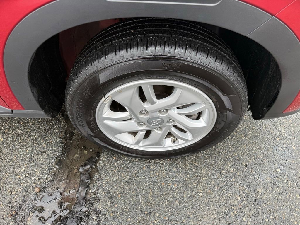 Certified 2025 Hyundai Venue SE image 11