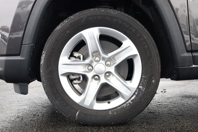 Used 2024 Jeep Compass Latitude image 9