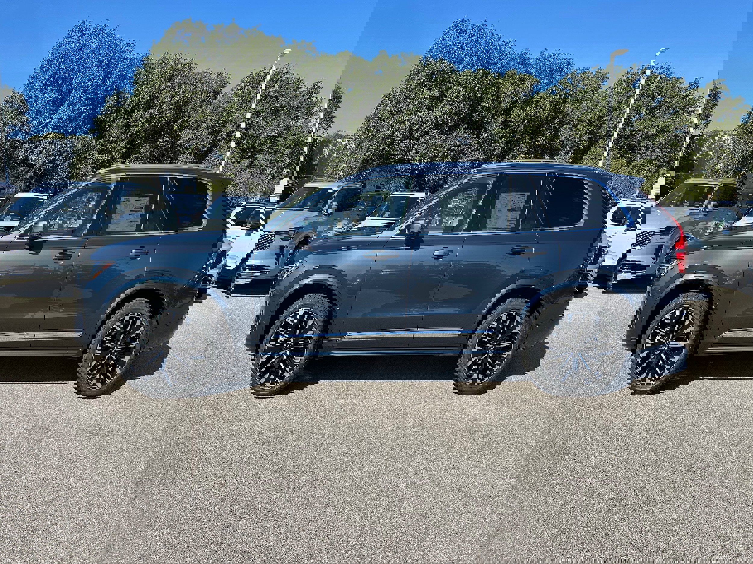 New 2026 Volvo XC90 B6 Plus w/ Protection Package Premier image 4