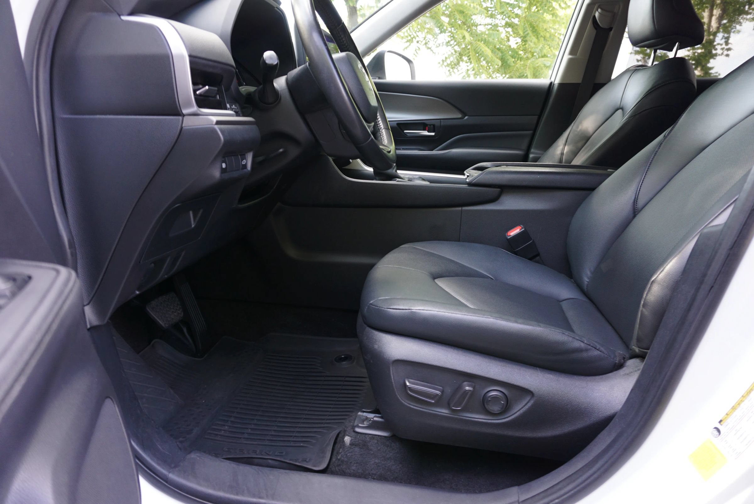Used 2024 Toyota Grand Highlander AWD image 33