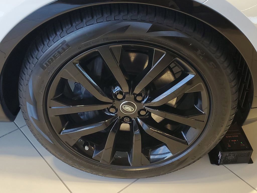 New 2026 Land Rover Discovery Limited Edition image 4