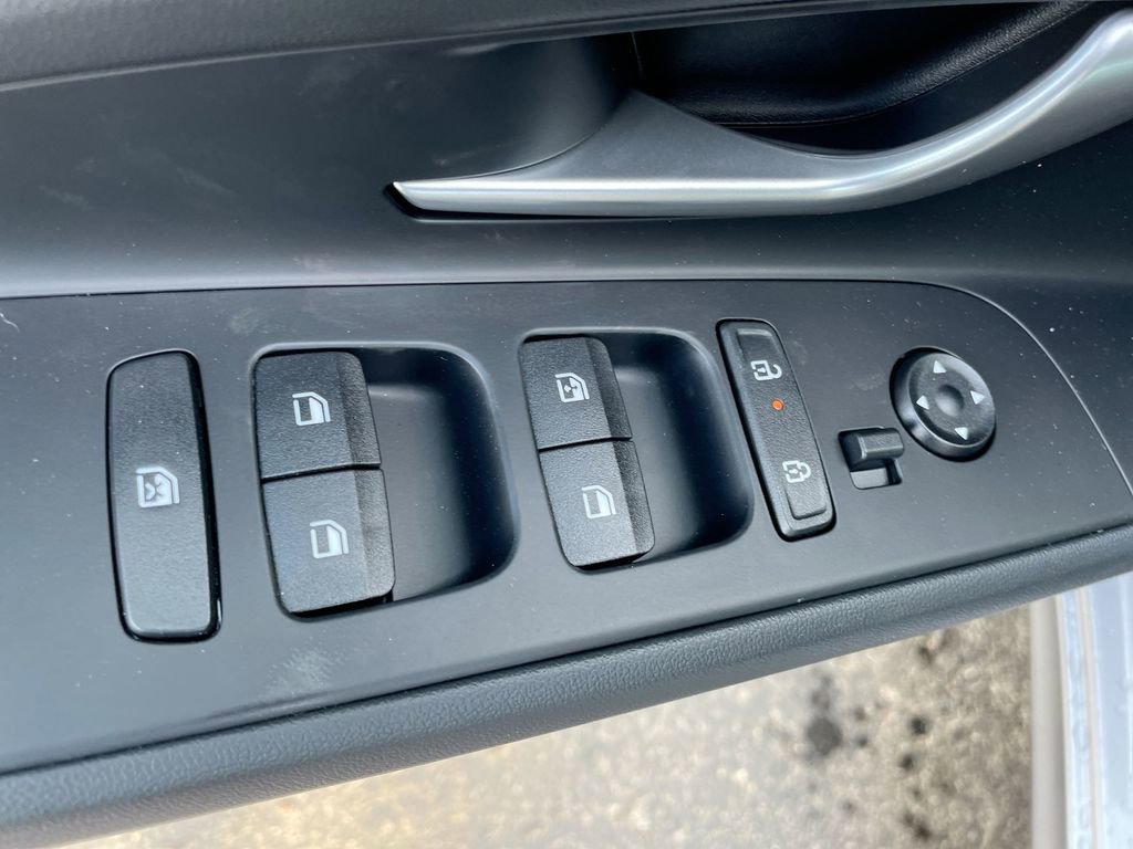 Used 2025 Hyundai Elantra Blue image 39