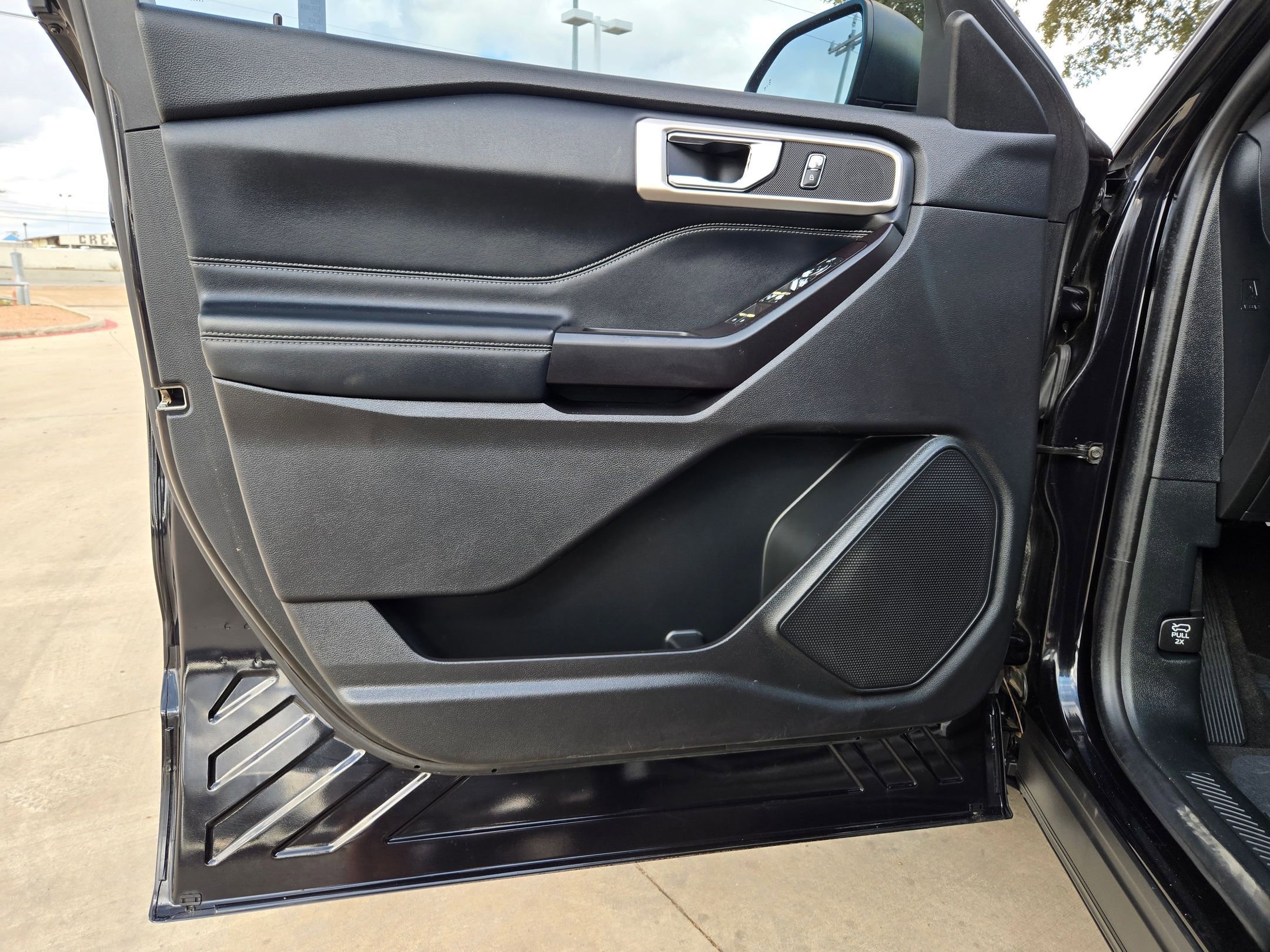 Used 2020 Ford Explorer XLT w/ Equipment Group 202A image 11