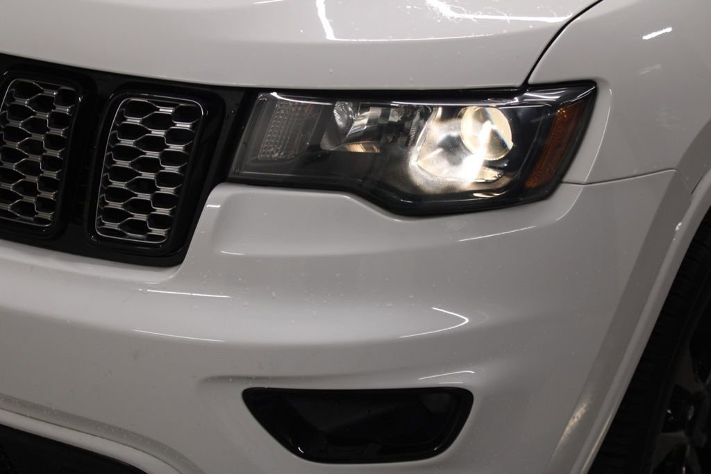 Used 2019 Jeep Grand Cherokee Altitude AWD/4WD image 11