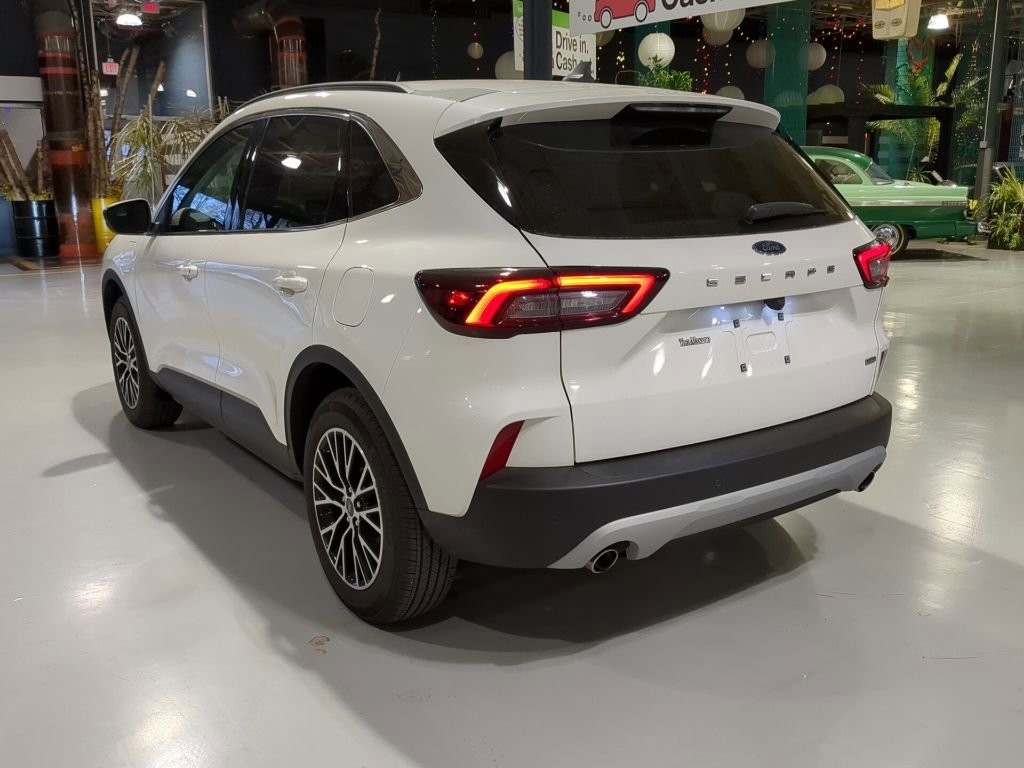 Used 2025 Ford Escape SE image 9