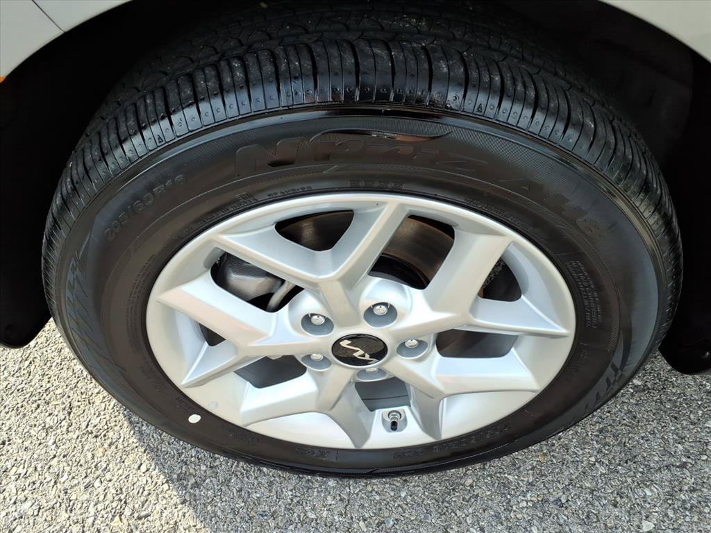 Used 2025 Kia Soul LX w/ LX Technology Package FWD image 10
