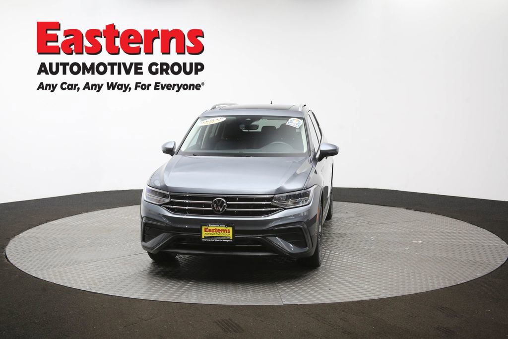 Used 2022 Volkswagen Tiguan SE w/ Panoramic Sunroof Package image 55