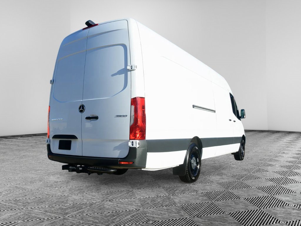 Used 2025 Mercedes-Benz Sprinter 2500 image 5