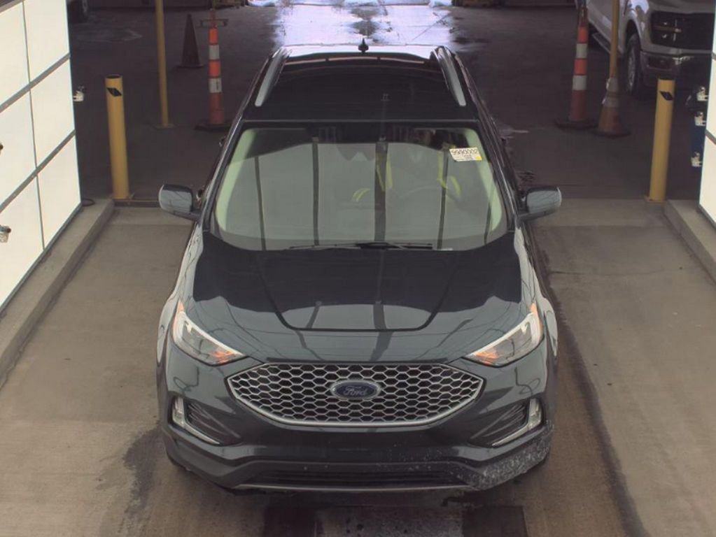Used 2024 Ford Edge SEL w/ Convenience Package image 3