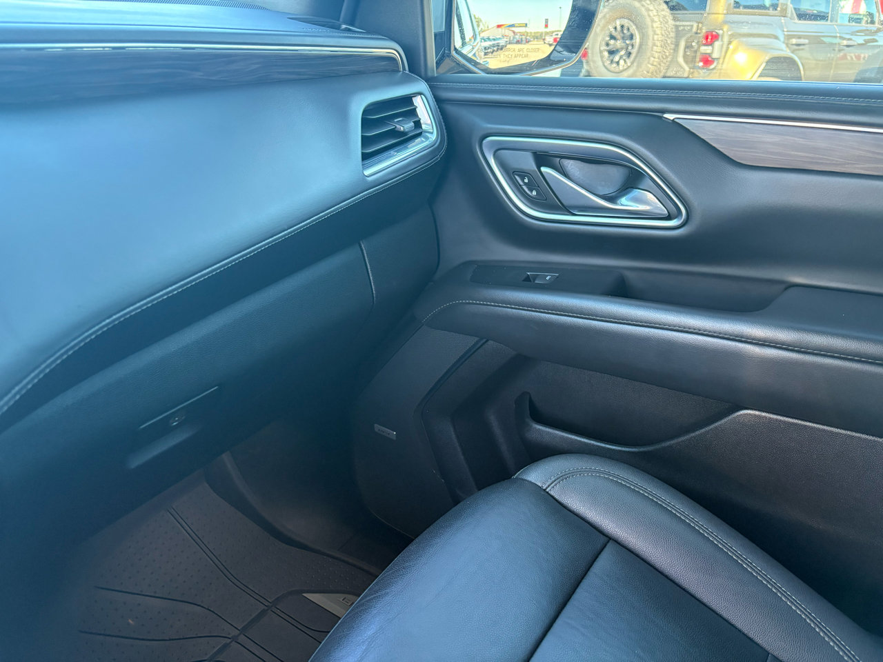 Used 2023 Chevrolet Tahoe LT w/ Luxury Package image 44