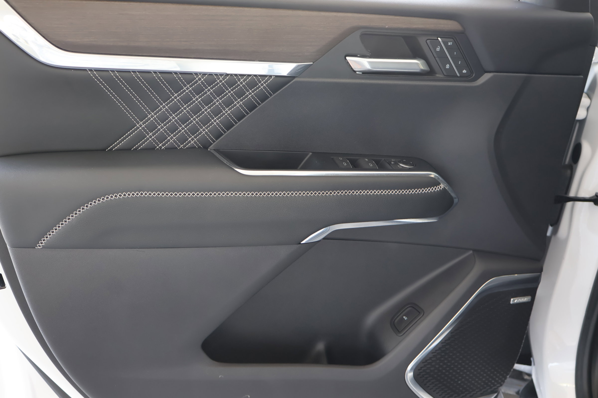 Used 2024 GMC Acadia Denali w/ LPO, Floor Liner Package image 14