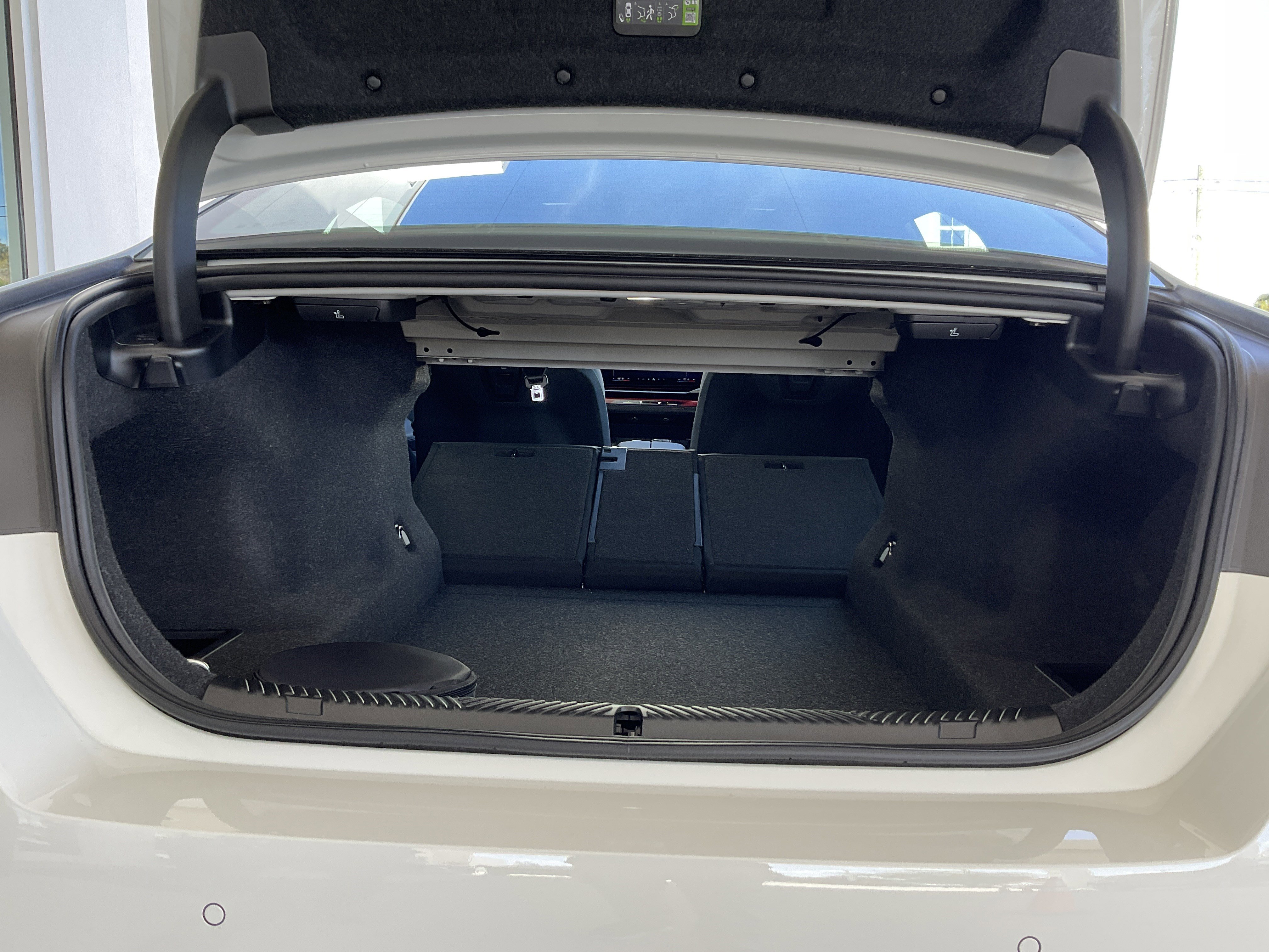 New 2026 BMW 540i xDrive w/ M Sport Package image 32