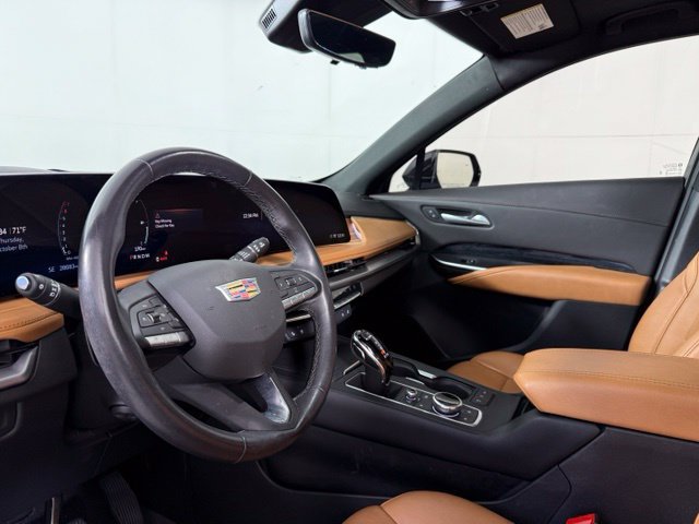 Used 2024 Cadillac XT4 Premium Luxury w/ Technology Package FWD image 5