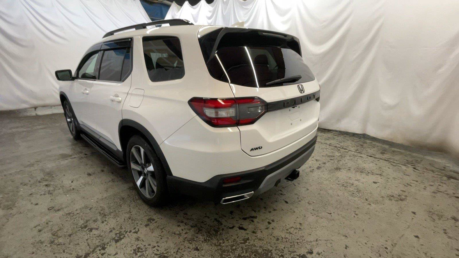 Used 2025 Honda Pilot Elite image 8